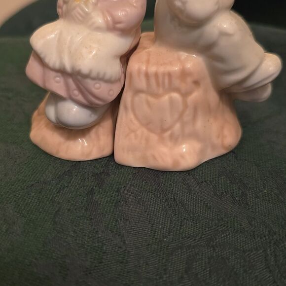 1993 Precious‎ Moments Boy Girl on Stump Salt Pepper Shakers 4 in tall - Picture 3 of 8